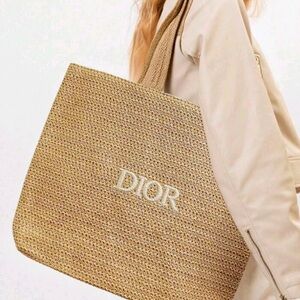 2025 Limited Edition Christian Dior
Rattan Beige Tote Bag Raffia Tote